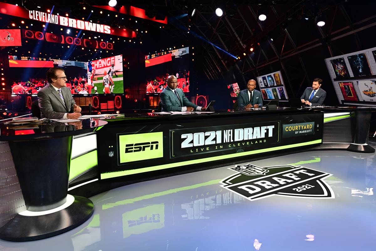 Mel Kiper Jr., Louis Riddick, Booger McFarland and Mike Greenberg on the ESPN set during the 2021 NFL Draft. Cr: Phil Ellsworth/ESPN Images