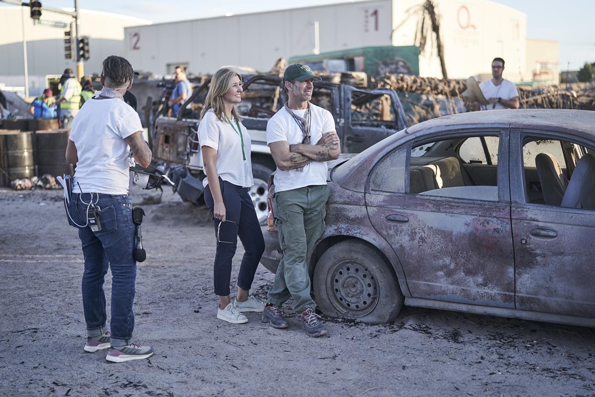 Producer Deborah Snyder and director, producer and writer Zack Snyder on the set of “Army of the Dead.” Cr: Clay Enos/Netflix