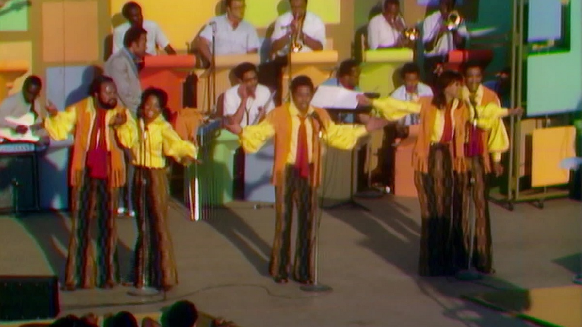 The 5th Dimension perform at the Harlem Cultural Festival in 1969, featured in the documentary “Summer Of Soul (Or, When The Revolution Could Not Be Televised).” Cr: Mass Distraction Media/Searchlight Pictures