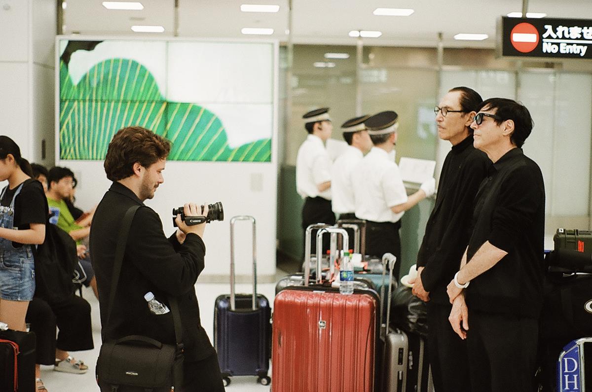 Russell Mael and Ron Mael in “The Sparks Brothers.” Cr: Focus Features