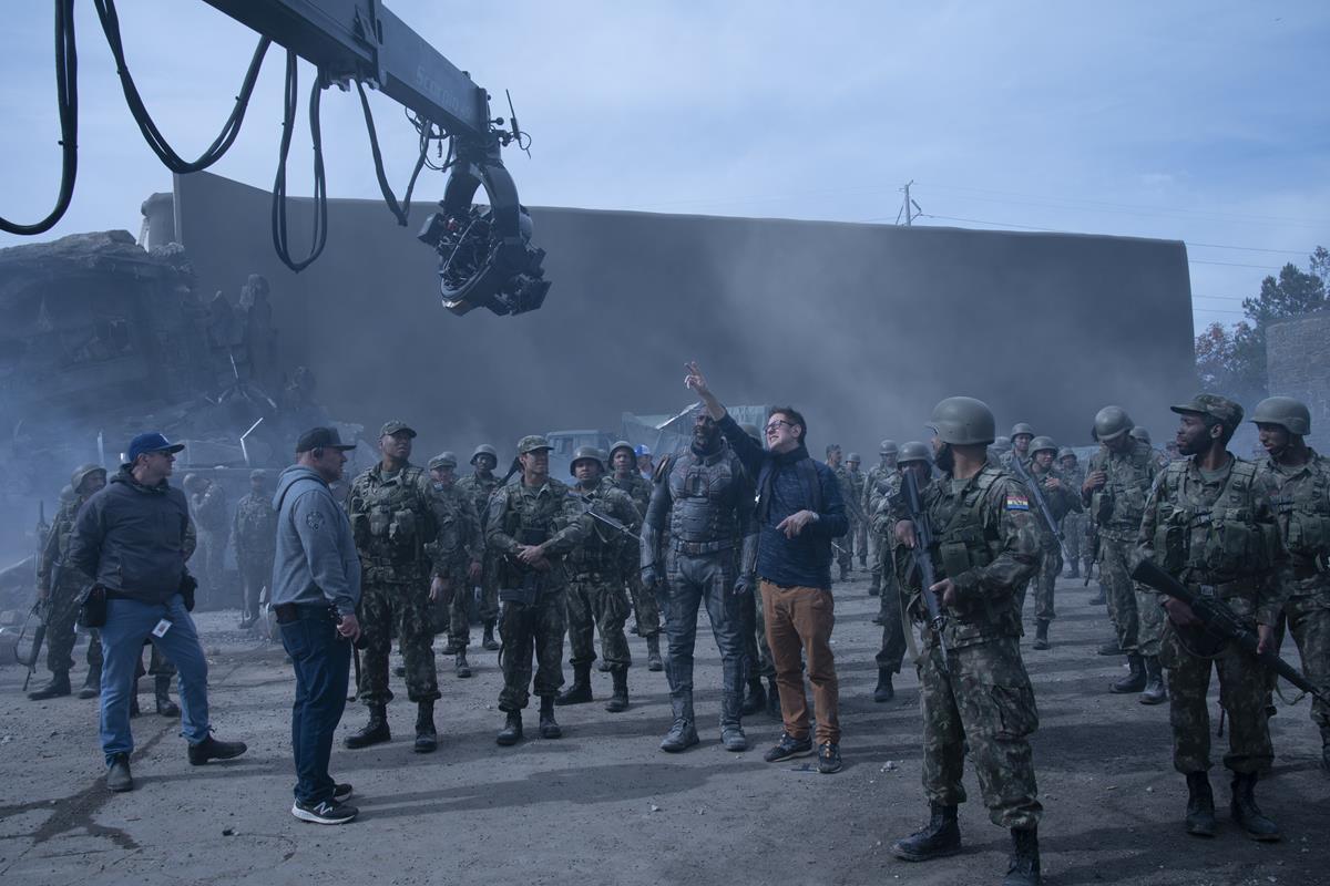 Idris Elba and writer/director James Gunn on the set of “The Suicide Squad.” Cr: Warner Bros. Pictures/DC Comics