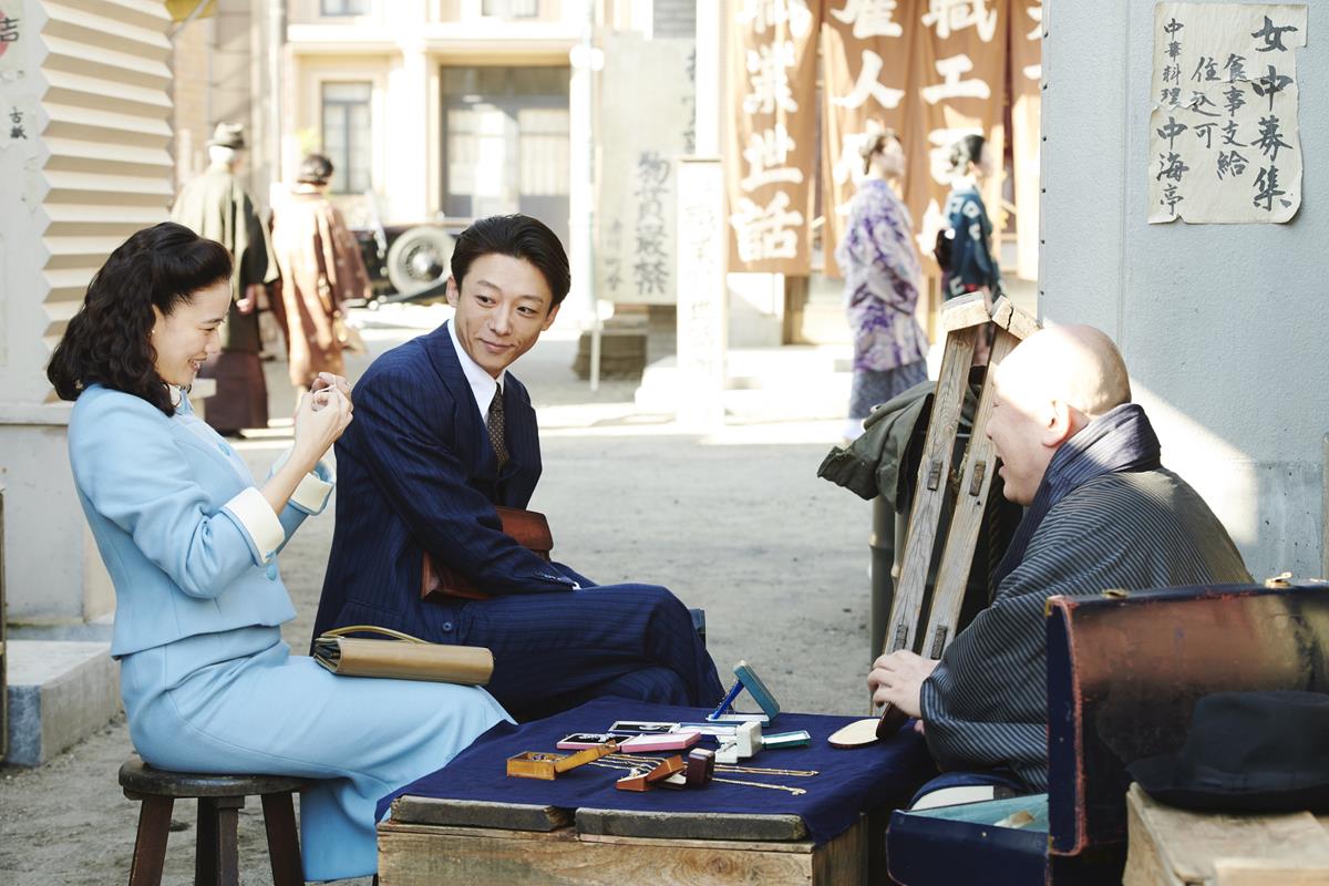 Yu Aoi as Satoko Fukuhara and Issey Takahashi as Yusaku Fukuhara in director Kiyoshi Kurosawa’s “Wife of a Spy.” Cr: Kino Lorber