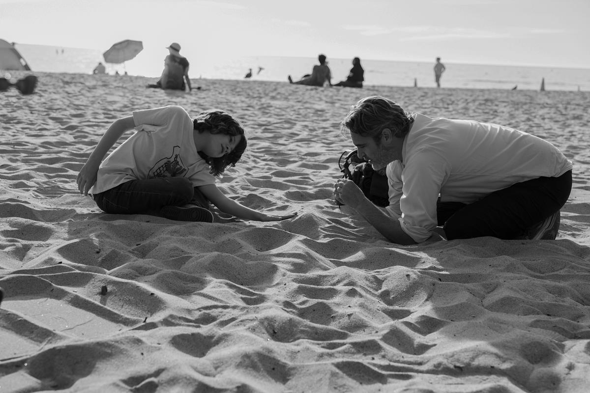 Woody Norman as Jesse and Joaquin Phoenix as Johnny in director Mike Mills’ “C’mon C’mon.” Cr: Tobin Yelland/A24