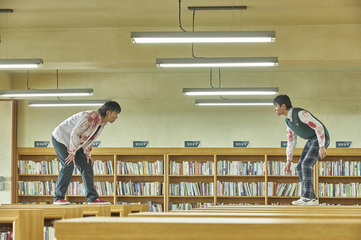 Yoo In-soo as Yoon Gwi-nam and Yoon Chan-young as Lee Cheong-san in “All of Us Are Dead.” Cr: Yang Hae-sung/Netflix