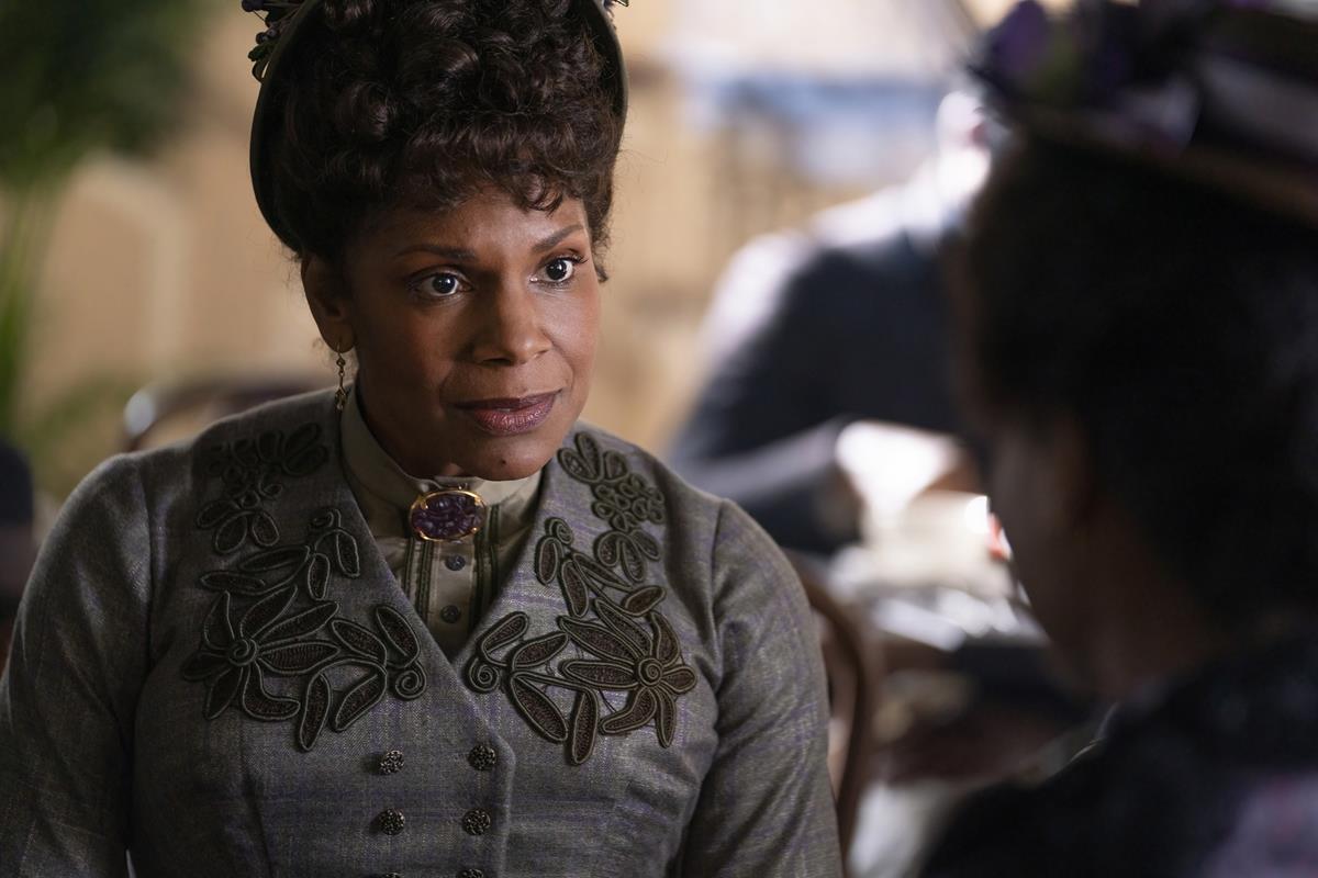 Audra McDonald as Dorothy Scott in season 1 episode 1 of “The Gilded Age.” Cr: Warner Media