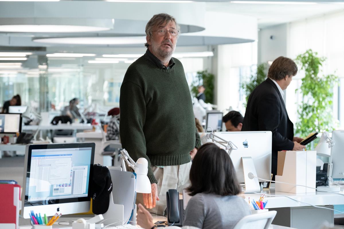 Stephen Fry as Ian Gibbons and Syra McCarthy as Cynthia in episode 4 of “The Dropout.” Cr: Beth Dubber/Hulu