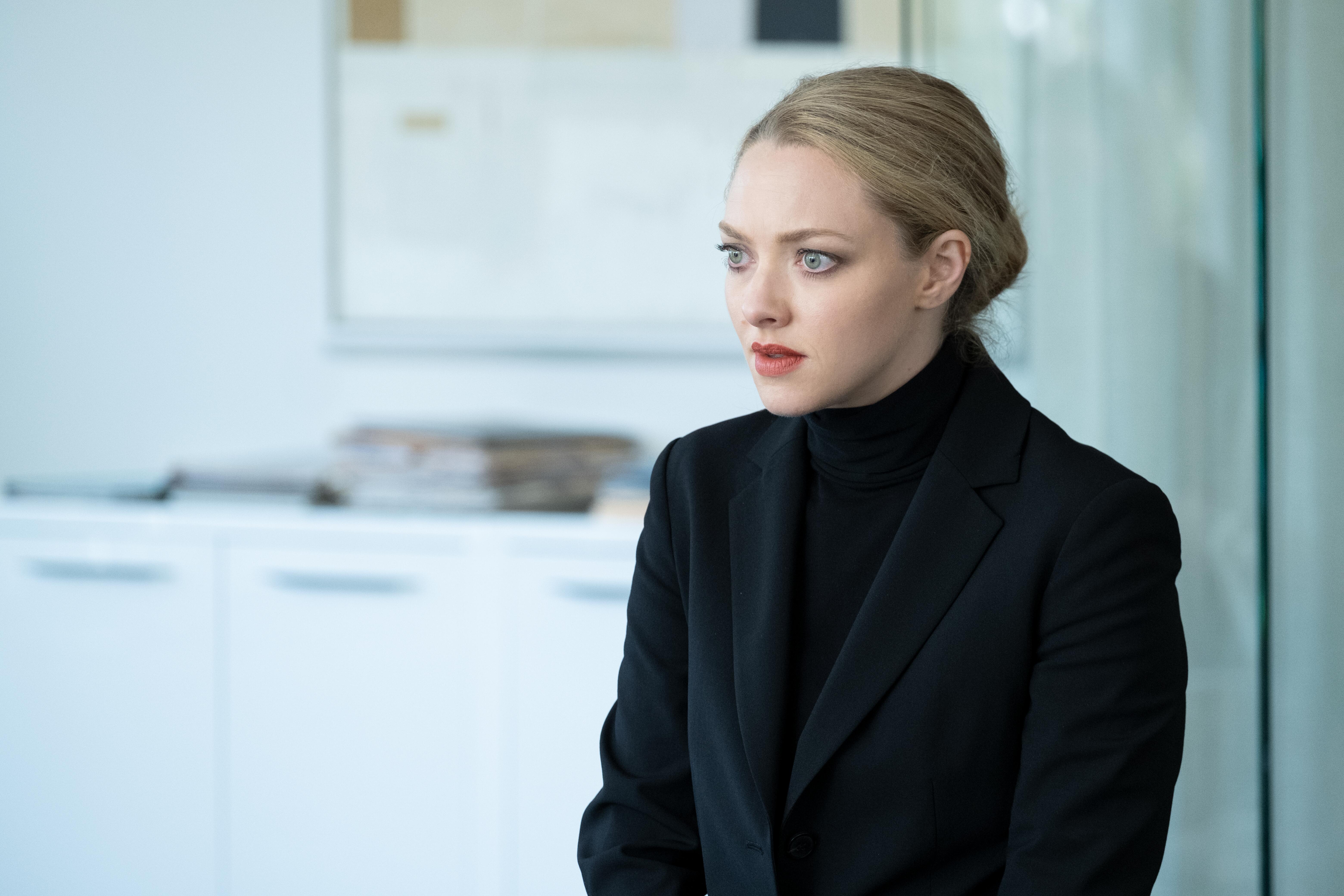  Elizabeth Holmes (Amanda Seyfried), shown in “The Dropout” (Photo by: Beth Dubber/Hulu)