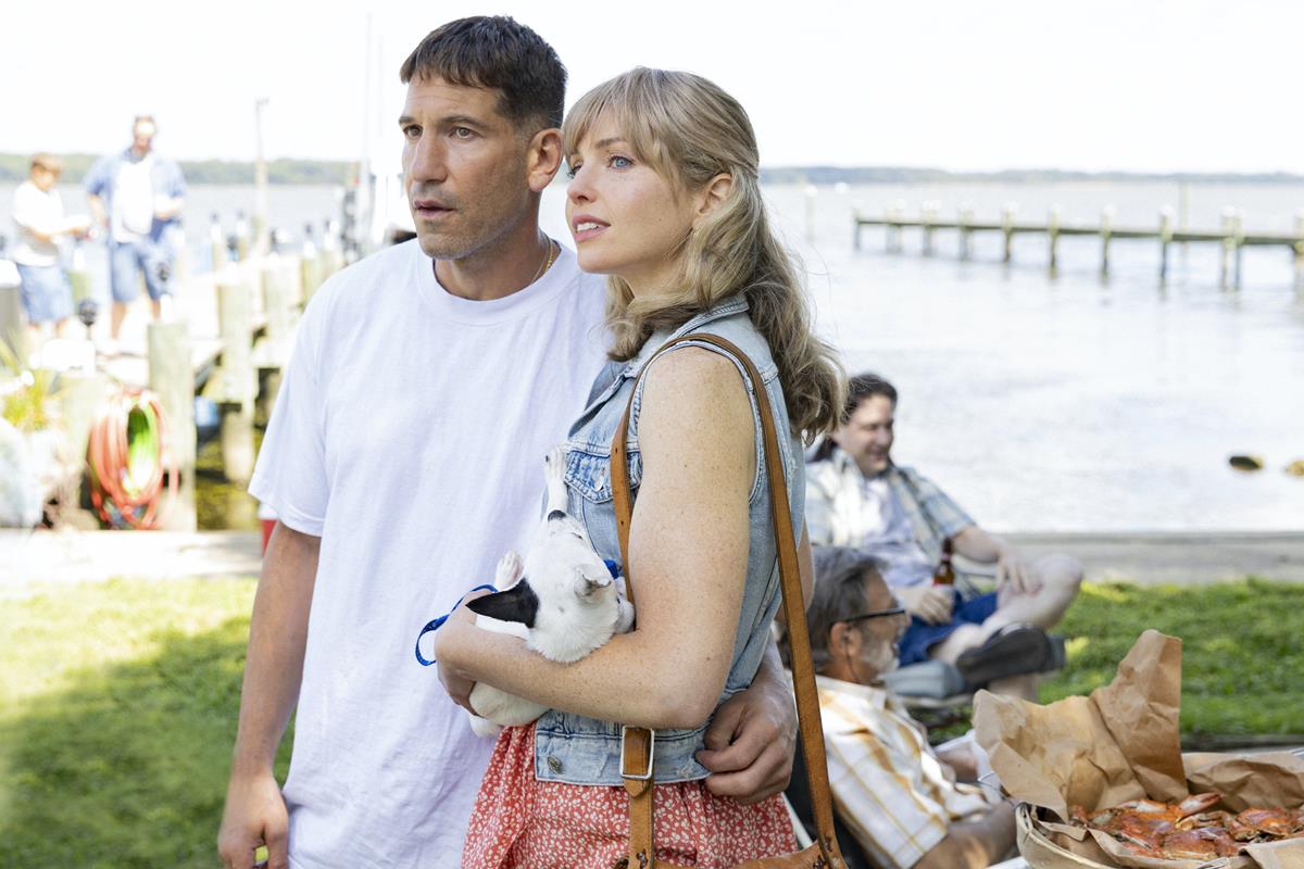 Jon Bernthal as Wayne Jenkins and Leah Pressman as Kristy Jenkins in episode 2 of “We Own This City.” Cr: Warner Media