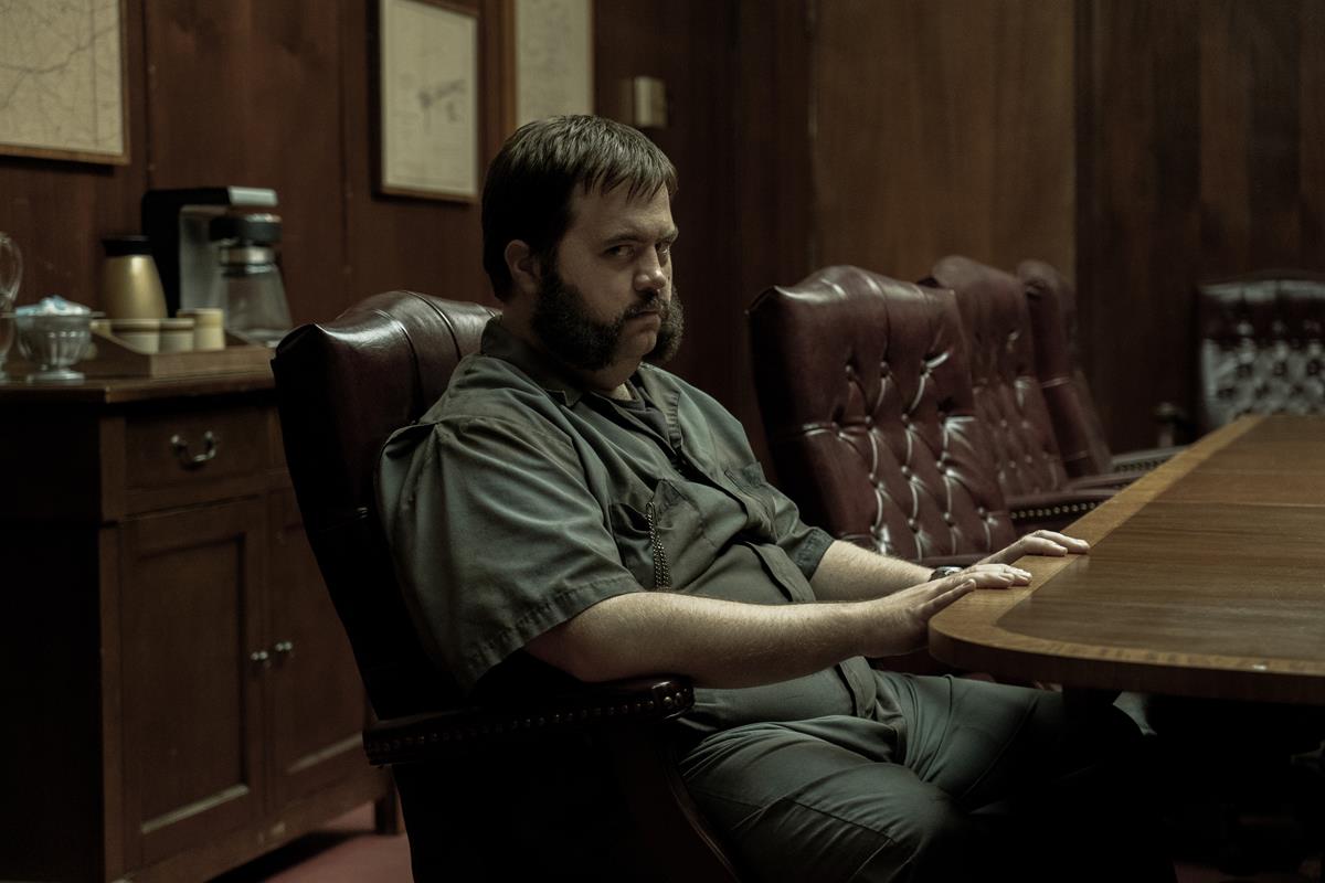 Paul Walter Hauser as Larry Hall in episode 1 of “Black Bird.” Cr: Alfonso Bresciani/Apple TV+