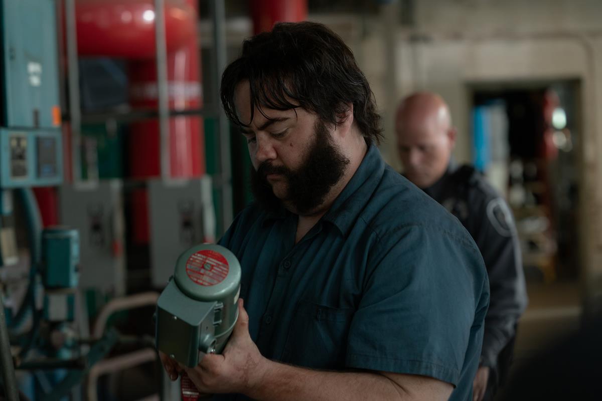 Paul Walter Hauser as Larry Hall in episode 2 of “Black Bird.” Cr: Alfonso Bresciani/Apple TV+