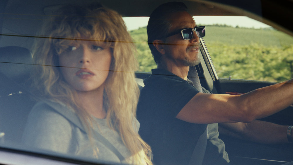 Natasha Lyonne as Charlie Cale and Benjamin Bratt as Cliff Legrand in “Poker Face.” Cr: Peacock