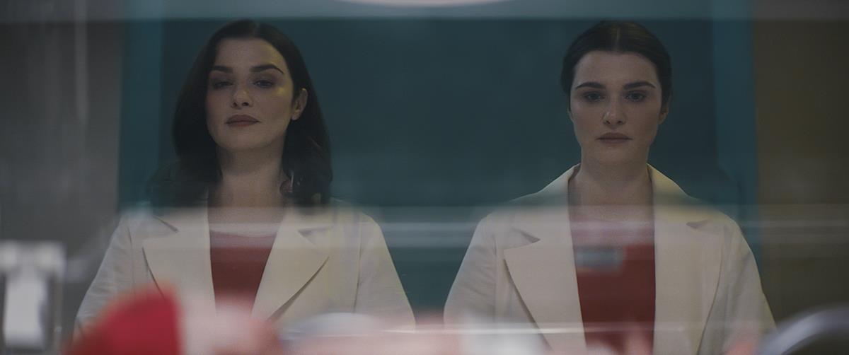 Rachel Weisz stars as the Mantle twins in “Dead Ringers.” Cr: Amazon Prime Video